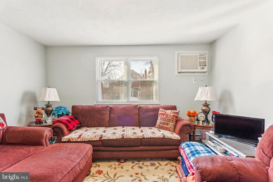 Building Photo - 657 Childs Ave