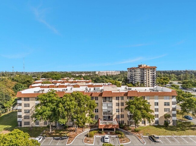 Building Photo - 4172 Inverrary Dr