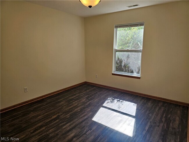 Building Photo - 470 Pheasant Run Rd