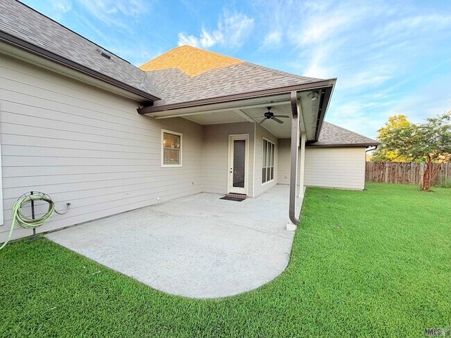 Building Photo - 40445 Thomas Ave