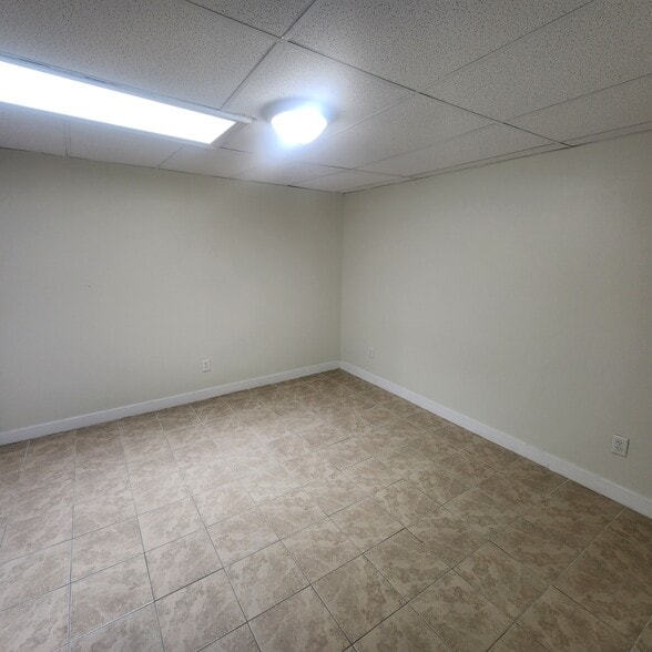 Building Photo - 126 Rush Dr