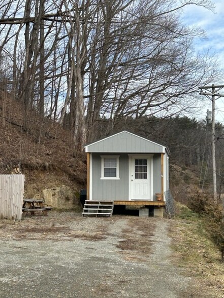 Building Photo - 9824 Hwy 421 S