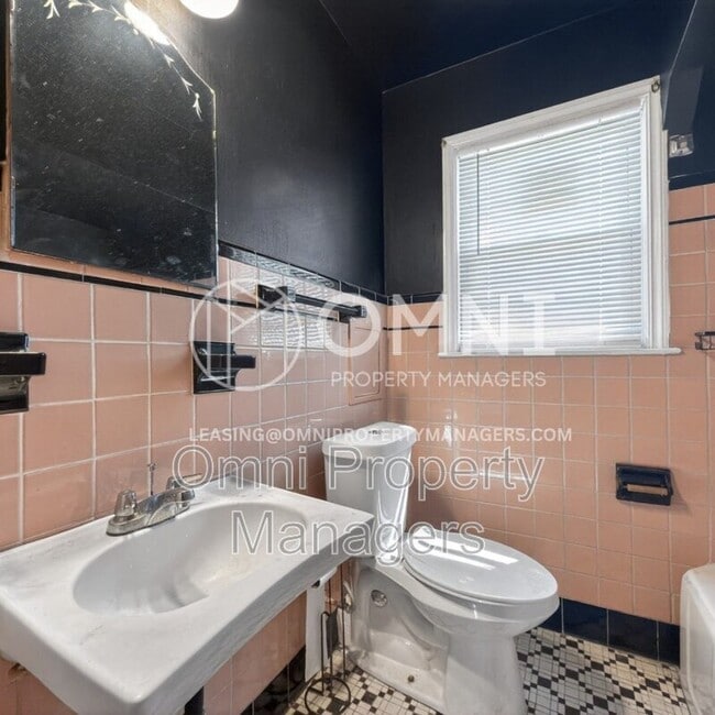Building Photo - 11529 Roxbury St
