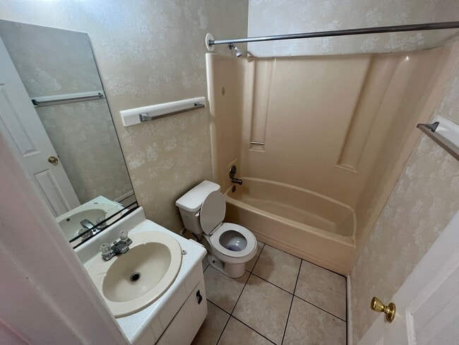 Building Photo - 120 Mitchell Cir