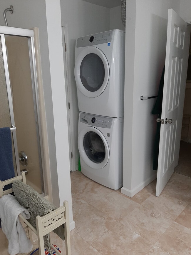 Building Photo - 145 Eden Way