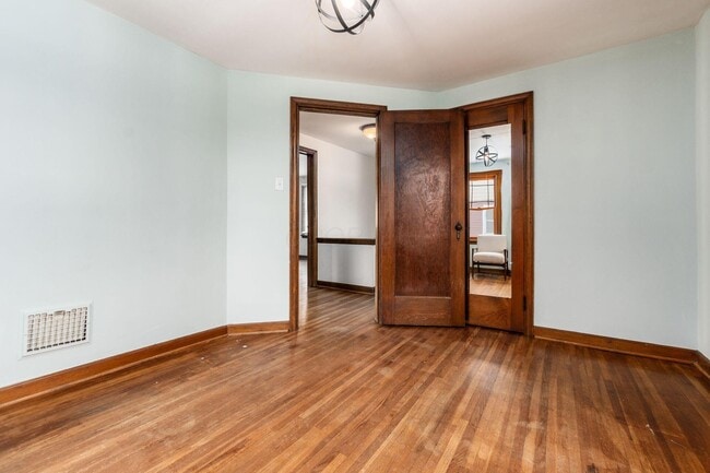 Building Photo - 51 E Schreyer Pl