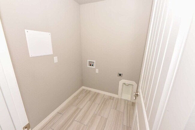 Building Photo - 1031 Gardenia St