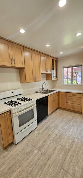 Building Photo - 3622 Stancrest Dr