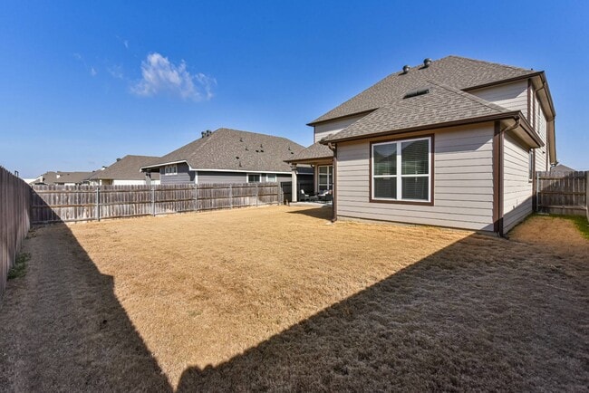 Building Photo - 6306 Golden Gate Dr