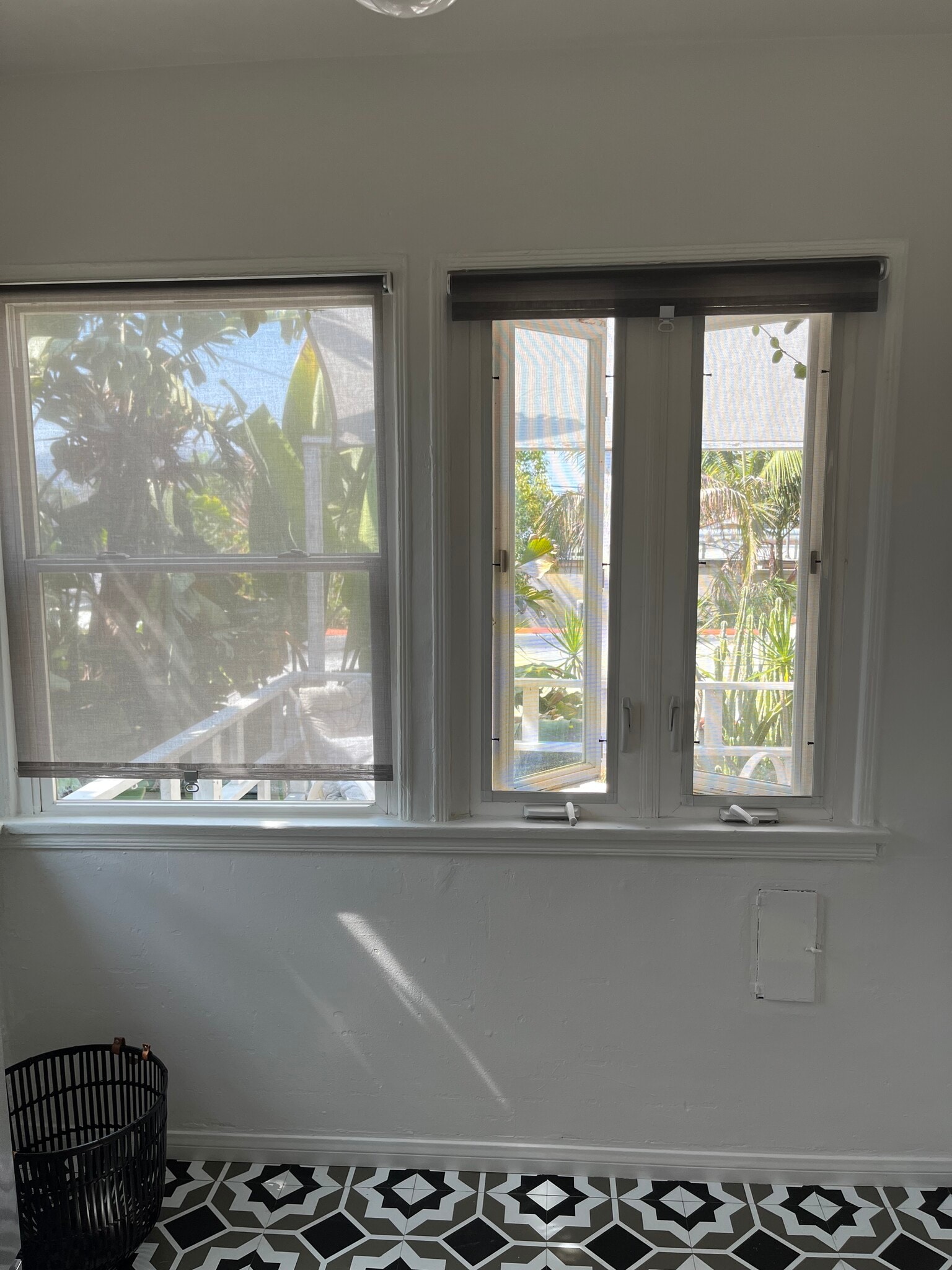 french windows - 3034 Perlita Ave