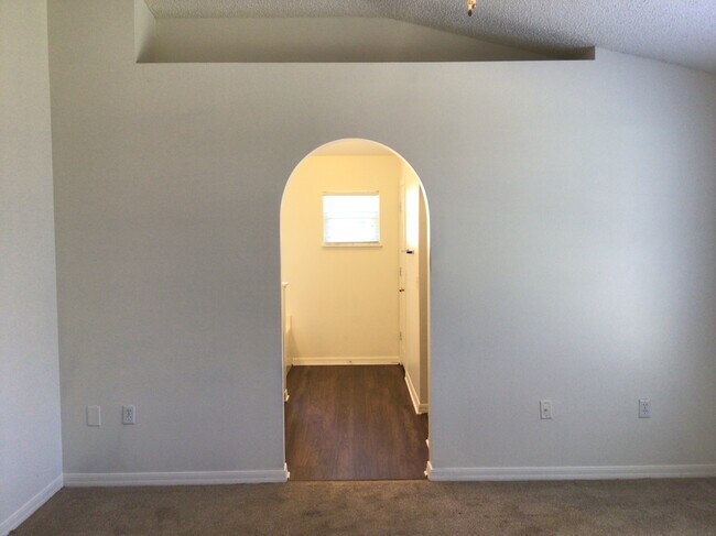 Building Photo - 16019 Horizon Court