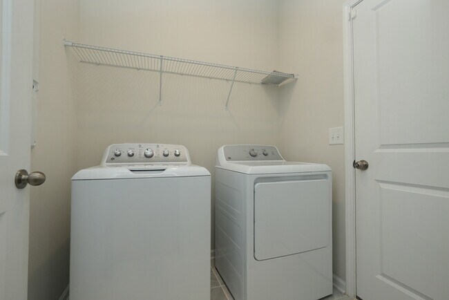 Building Photo - Spacious 4-Bedroom Home with Modern Comforts