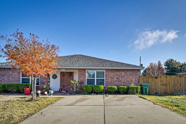 Primary Photo - Mansfield 3/2 Duplex