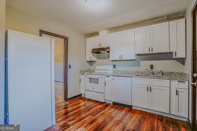 Building Photo - 2877 Whispering Hills Dr
