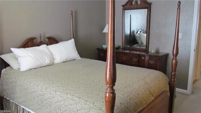 Building Photo - 350 San Roman Dr