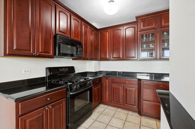 Building Photo - 1205 W Sherwin Ave