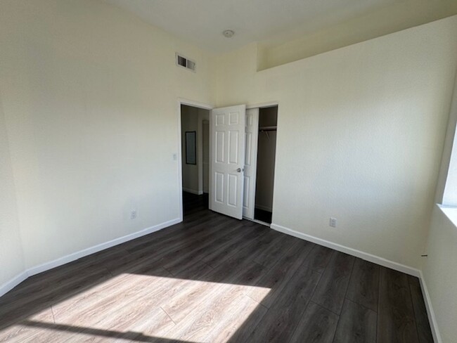 Building Photo - Beautiful 4 Bedroom House in Coffey Park A...