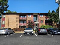 Building Photo - 2842 Dover Ln