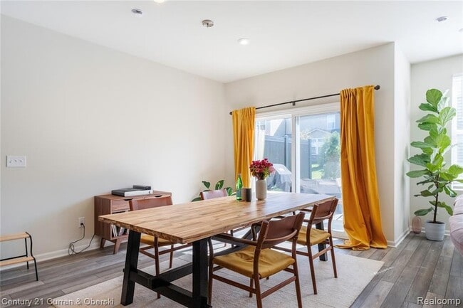 Building Photo - 2090 Addison Cir