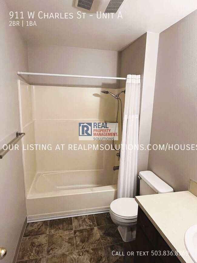 Building Photo - 911 Charles St