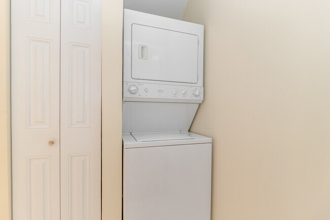 Building Photo - 35 Foxcroft Rd