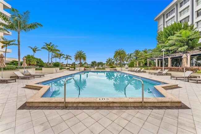 Building Photo - 5600 Collins Ave