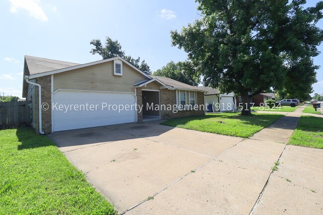 Building Photo - 3 Bed | 2 Bath in East Tulsa!