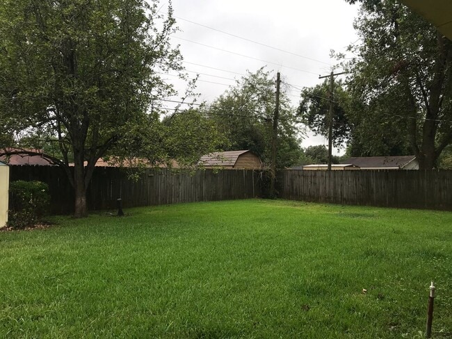 Building Photo - 11101 Parkside Dr