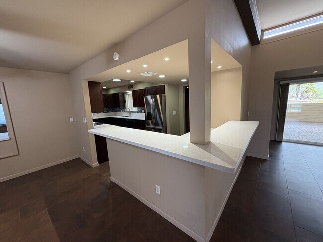 Building Photo - Highly sought community of Colonia Verde