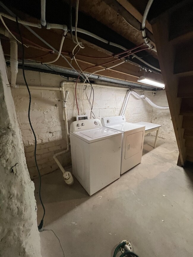 Building Photo - 61 E Park St