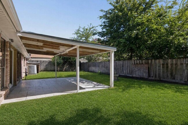Building Photo - 6915 La Mirada Dr
