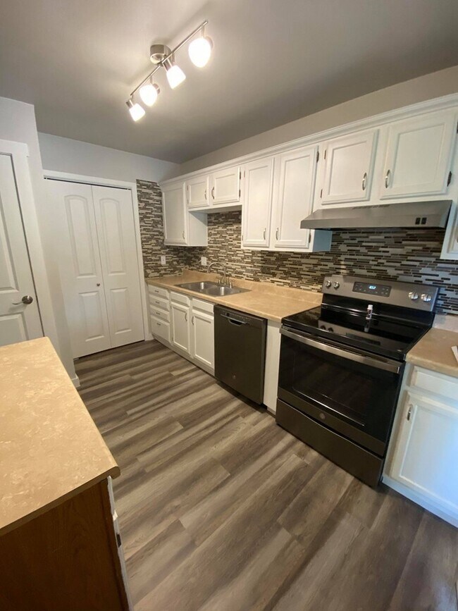 Building Photo - 518 Wigwam Ln