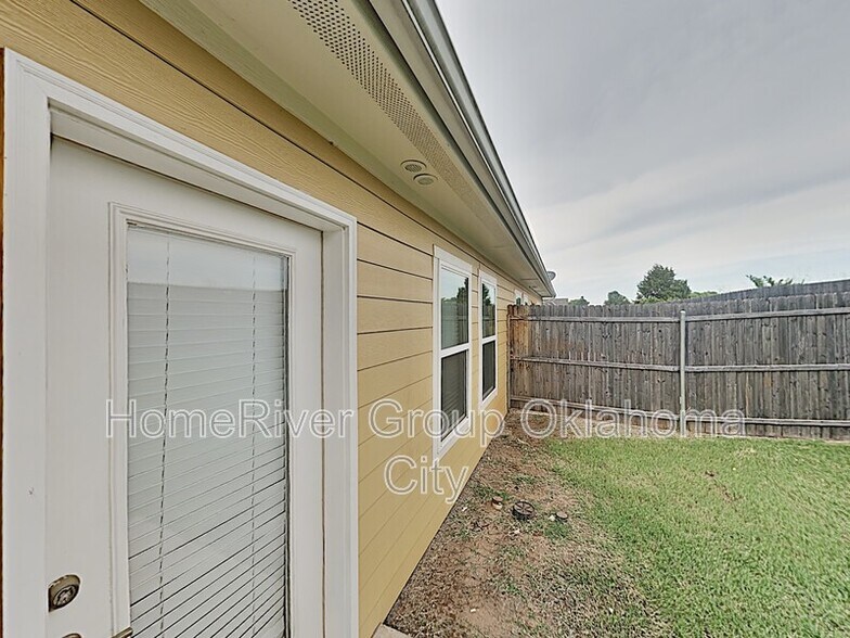 Building Photo - 17604 Hampton Park Dr