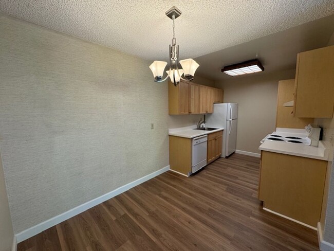 Building Photo - Updated 1 bedroom 1 bath condo in Heather ...