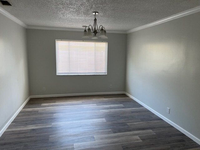 Large Kitchen Nook - 320 S Brighton Dr