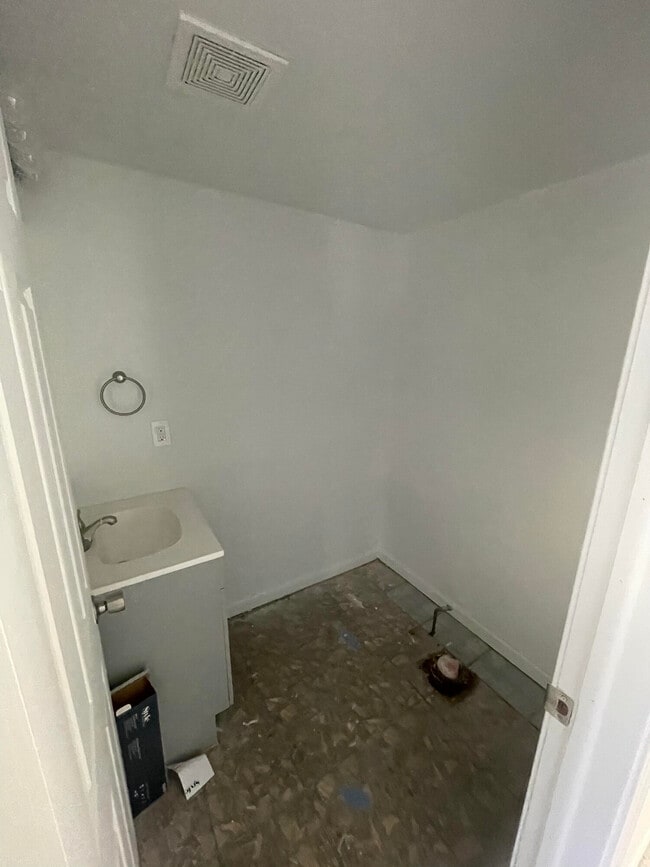 Building Photo - 436 S Washington St