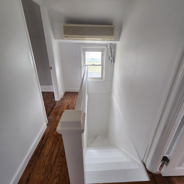 Building Photo - 25 Kemp Ave