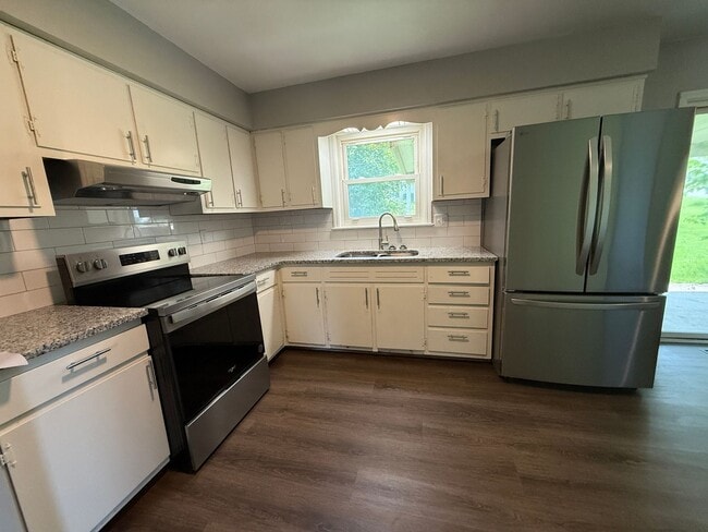 Building Photo - Come Take a Look At This!