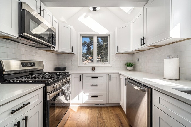 Building Photo - 1007 Mohawk Ave