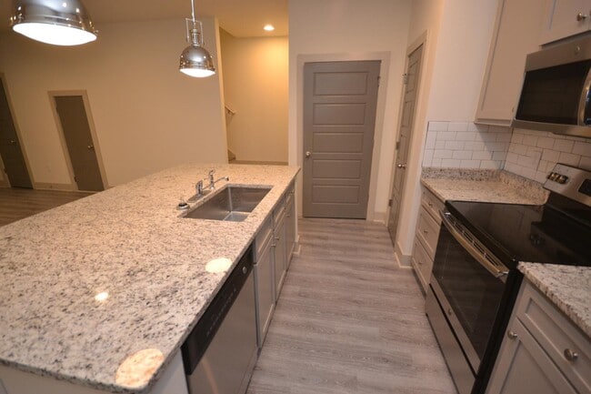 Building Photo - 3925 Overbrook Dr
