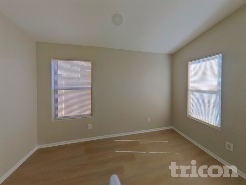 Building Photo - 8405 S 50th Ln