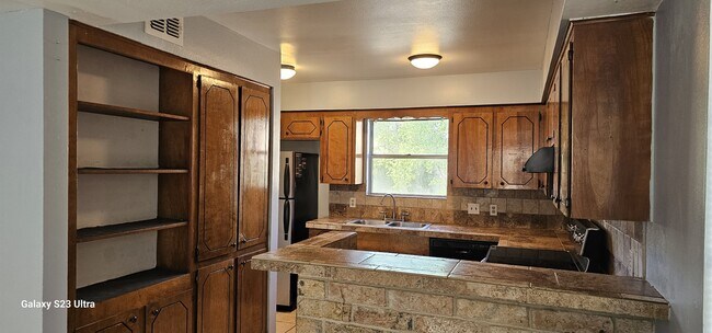 Building Photo - 5015 Meandering Ln