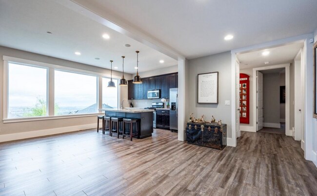 Building Photo - Luxurious Herriman 6 Bed with Indoor Court, Theater & Stunning Views!!!