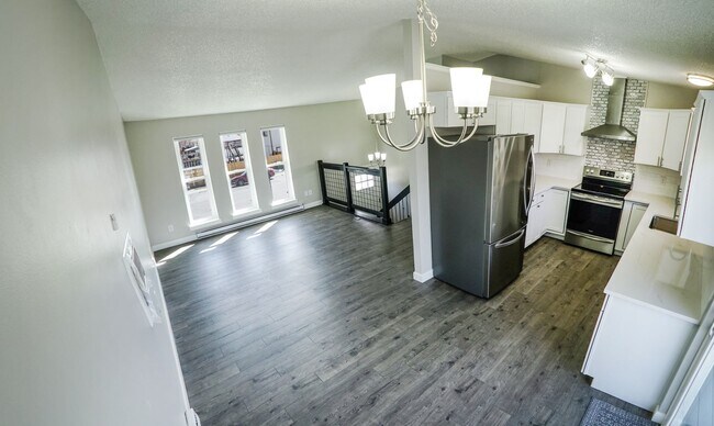 Building Photo - Beautifully Updated 4B/2B in Central Fort ...
