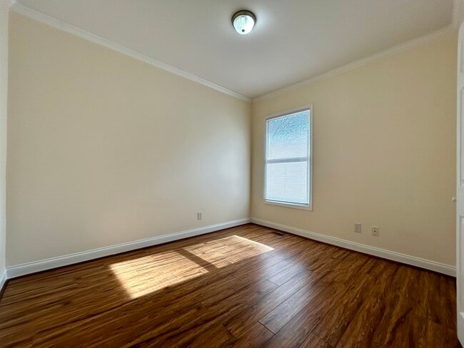 Building Photo - 202 Maurice St