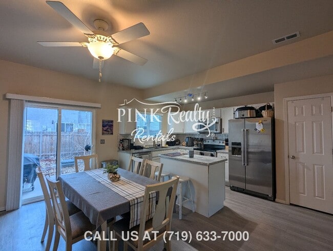 Building Photo - 870 Red Thistle View