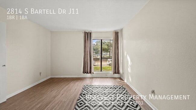 Building Photo - 2814 S Bartell Dr