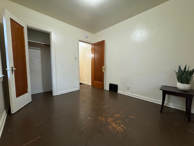 Building Photo - 3 bed, 1 bath home for rent in Waterloo