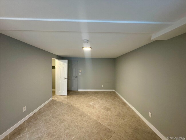 Building Photo - 470 E Broadway