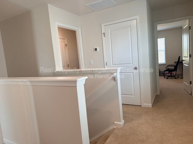 Building Photo - 58 Sweet Mdw Rd